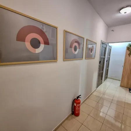 Welcoming In Center Apartment *